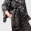 Fyrkantig scarf med spetsmönster