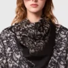 Fyrkantig scarf med spetsmönster