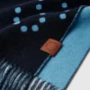 Halsduk med logotyp och fransar
