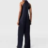 Halterneck-overall i satin med kulkedja Halterneck-overall i satin med kulkedja