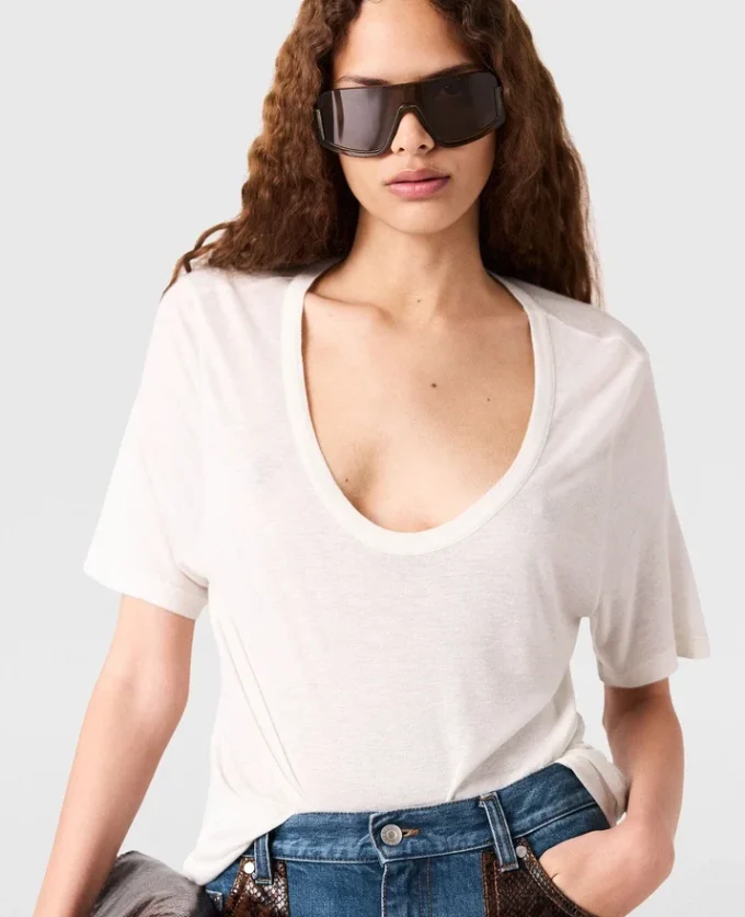Halvtransparent stickad T-shirt med rund hals Halvtransparent stickad T-shirt med rund hals