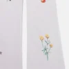 Jeans med broderad blomma