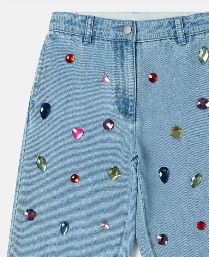 Jeans med broderade juveler Jeans med broderade juveler