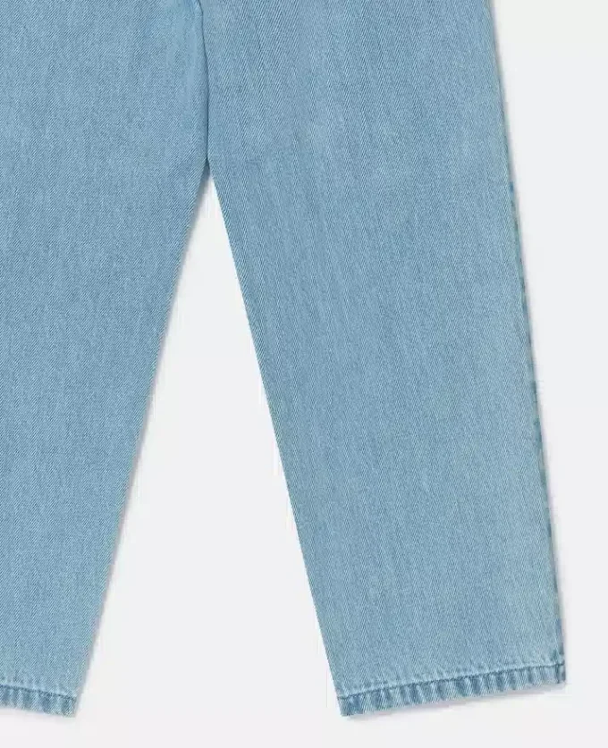 Jeans med broderade juveler Jeans med broderade juveler