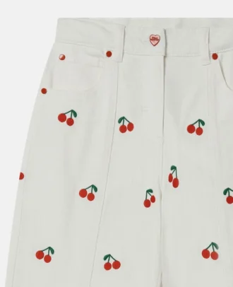 Jeans med broderade körsbär