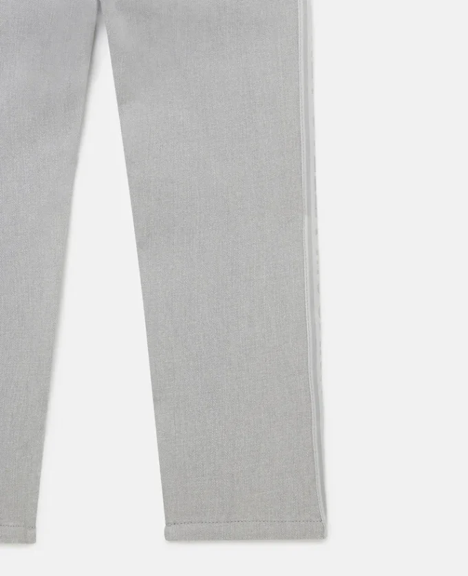 Jeans med märkespanel Jeans med märkespanel