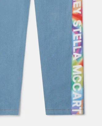 Jeans med raka ben och regnbågslogotyp Jeans med raka ben och regnbågslogotyp