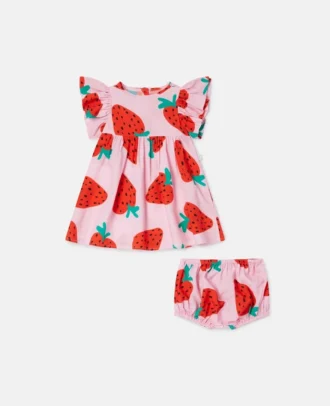 Klädset med jordgubbsmönster och bloomers