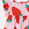Klädset med jordgubbsmönster och bloomers Klädset med jordgubbsmönster och bloomers