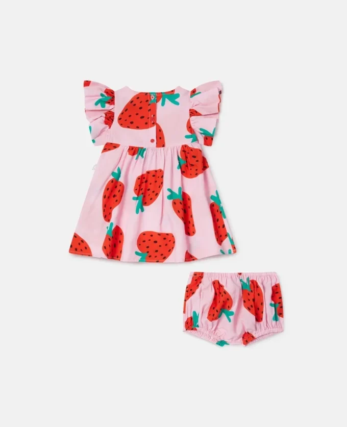 Klädset med jordgubbsmönster och bloomers Klädset med jordgubbsmönster och bloomers