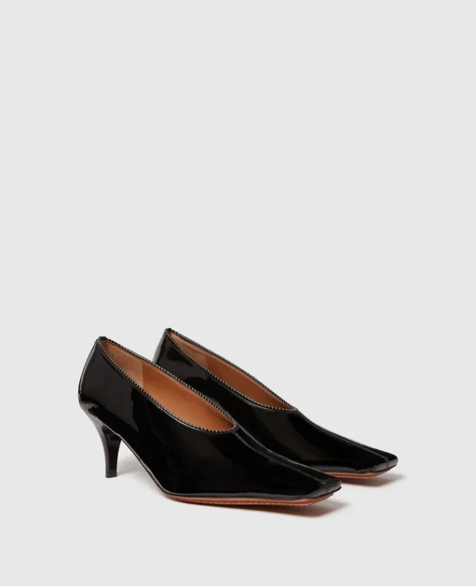 Kvadratisk tå, lackerade kitten heels Kvadratisk tå, lackerade kitten heels