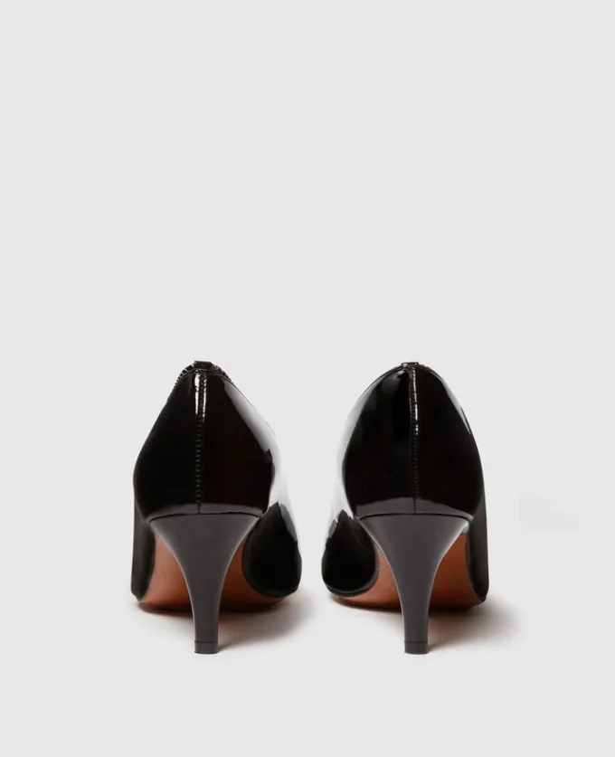 Kvadratisk tå, lackerade kitten heels Kvadratisk tå, lackerade kitten heels