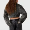 Åldrad kort denimjacka med paneler Åldrad kort denimjacka med paneler