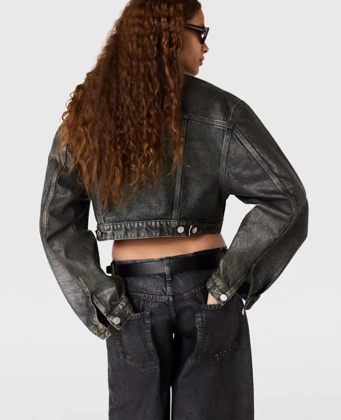 Åldrad kort denimjacka med paneler Åldrad kort denimjacka med paneler