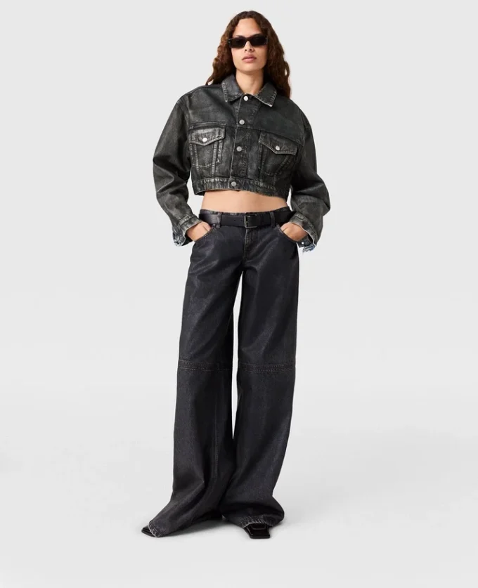 Åldrad kort denimjacka med paneler Åldrad kort denimjacka med paneler