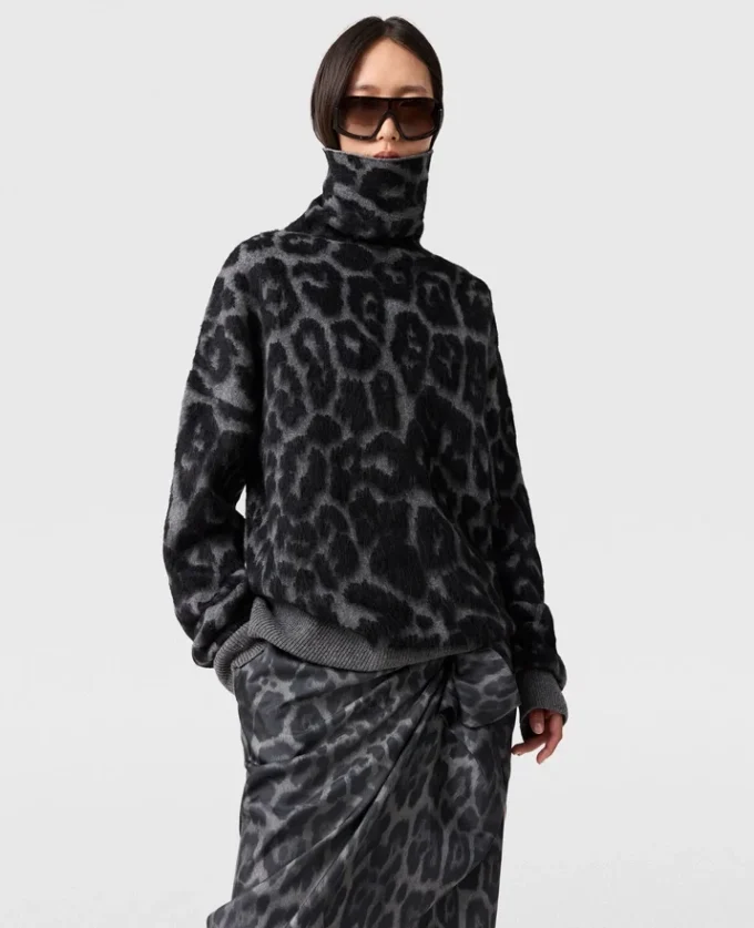 Leopardmönstrad jacquardtröja med hög hals Leopardmönstrad jacquardtröja med hög hals