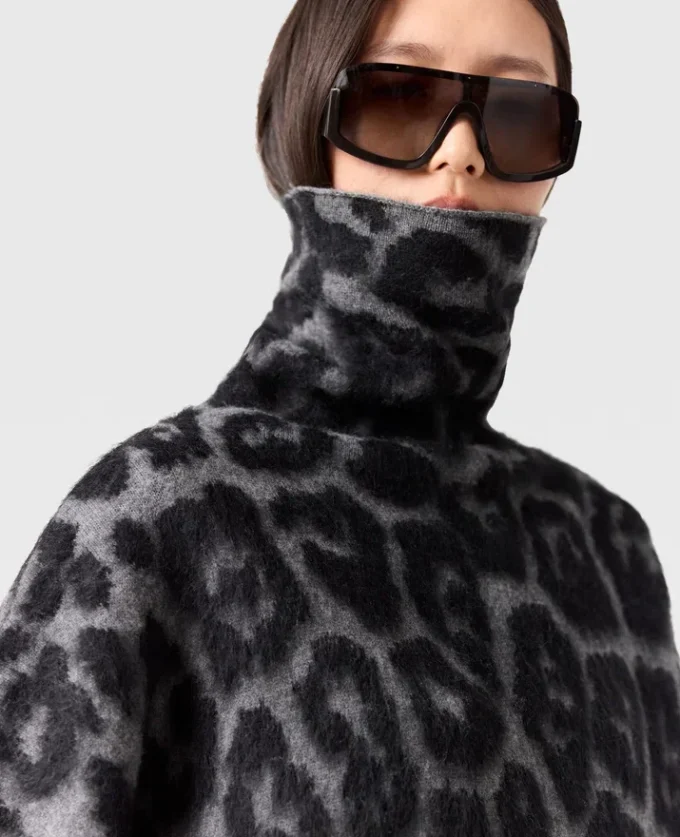 Leopardmönstrad jacquardtröja med hög hals Leopardmönstrad jacquardtröja med hög hals