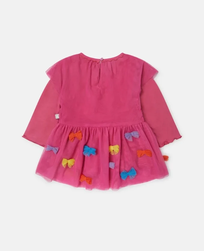 Långärmad klänning med broderad rosett Långärmad klänning med broderad rosett