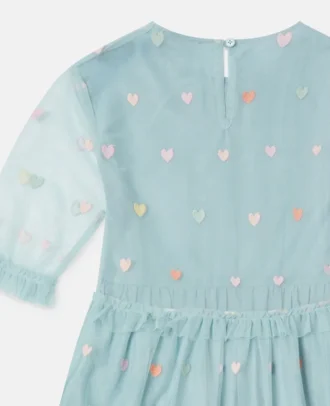 Långärmad klänning med broderat hjärta