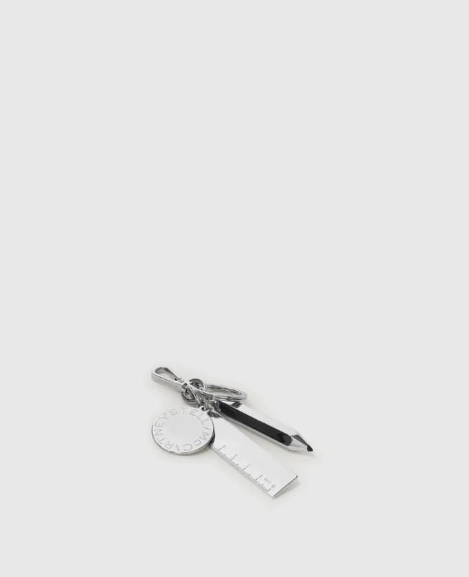 Nyckelring med charm i form av brevpapper Nyckelring med charm i form av brevpapper