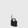 Nyckelring med logotyp och AirPods-fodral Nyckelring med logotyp och AirPods-fodral