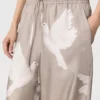 Oversized byxor med dragsko och duvtryck Oversized byxor med dragsko och duvtryck