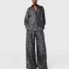 Oversized byxor med dragsko och leopardmönster Oversized byxor med dragsko och leopardmönster