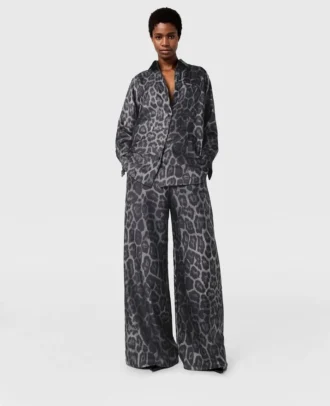 Oversized byxor med dragsko och leopardmönster Oversized byxor med dragsko och leopardmönster