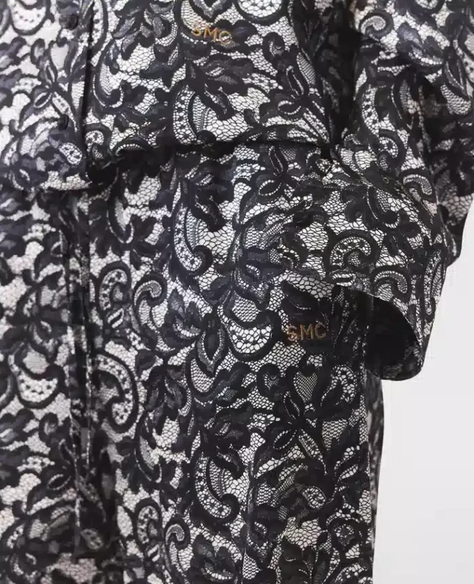 Oversized byxor med snörning och spetsmönster
