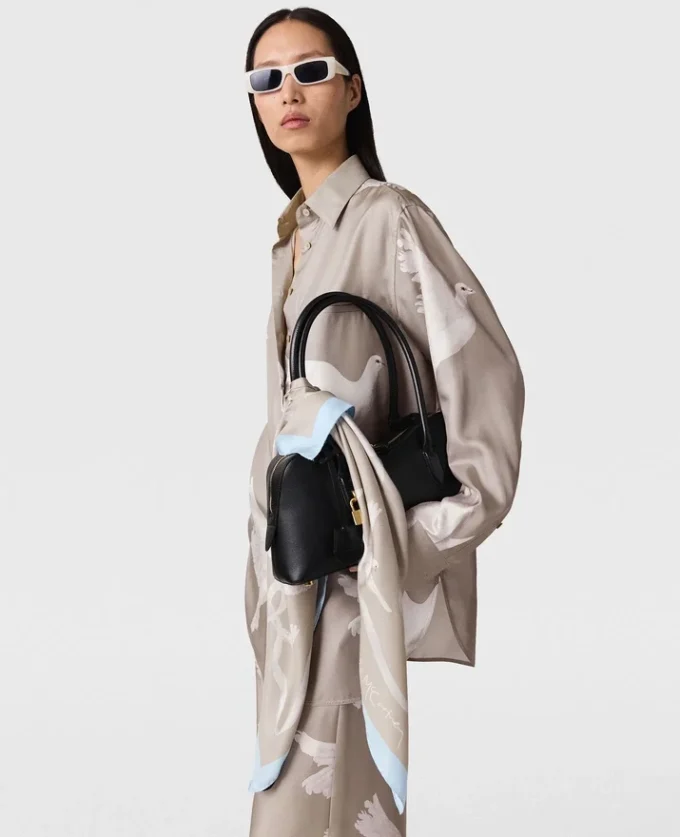 Oversized skjorta med duvtryck Oversized skjorta med duvtryck