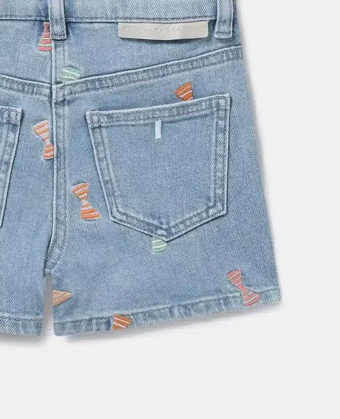 Randiga denimshorts med rosetttryck Randiga denimshorts med rosetttryck