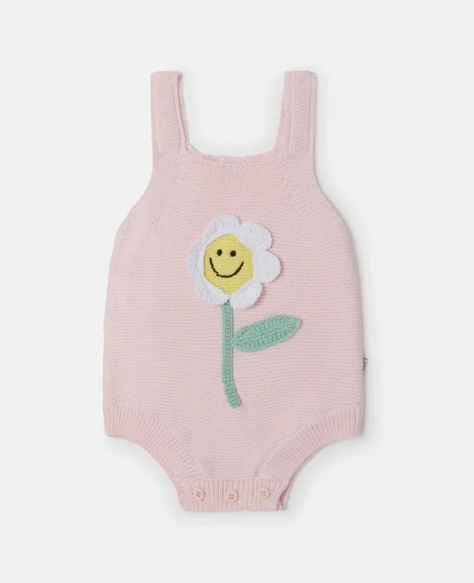 Romper med broderade blommor