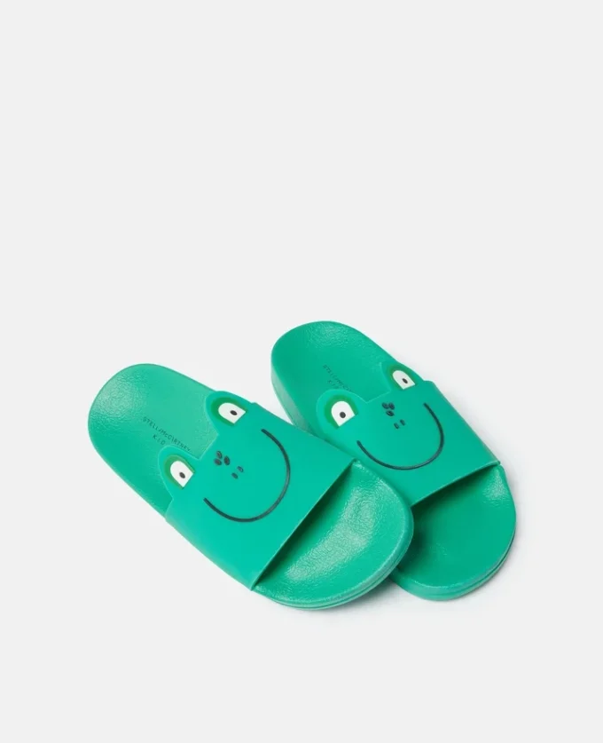 Sandaler med grodmotiv