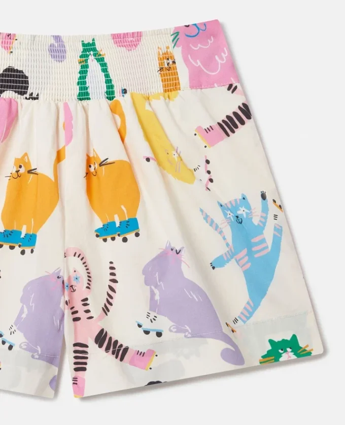 Shorts med kattmönster