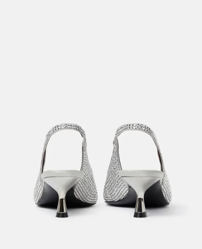 Slingbacks med kristallprydda kitten heels Slingbacks med kristallprydda kitten heels
