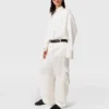 Slouchy cargobyxor med satinpaneler Slouchy cargobyxor med satinpaneler
