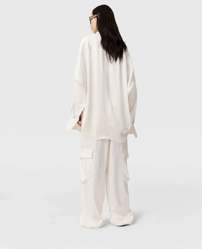 Slouchy cargobyxor med satinpaneler Slouchy cargobyxor med satinpaneler