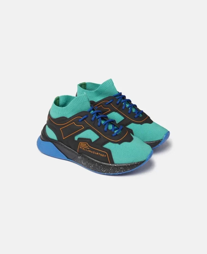 Stickade sportsneakers