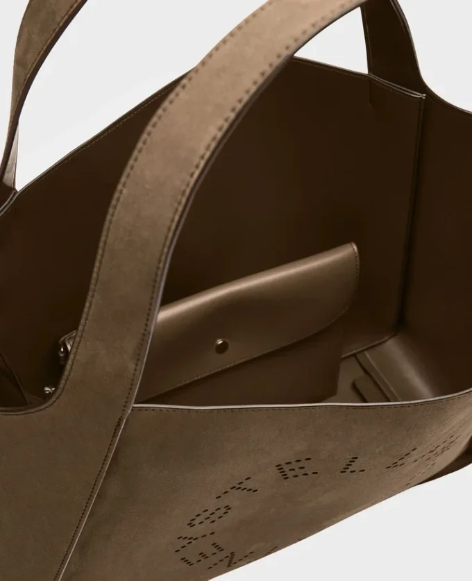 Stor suede-toteväska med logotyp Stor suede-toteväska med logotyp