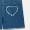 Stretch-denimshorts med fransade hjärtlapper