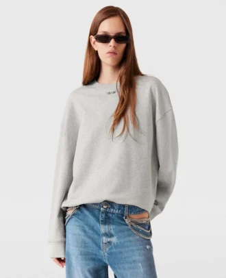 Sweatshirt med logotypsmycke