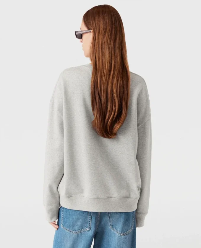 Sweatshirt med logotypsmycke Sweatshirt med logotypsmycke