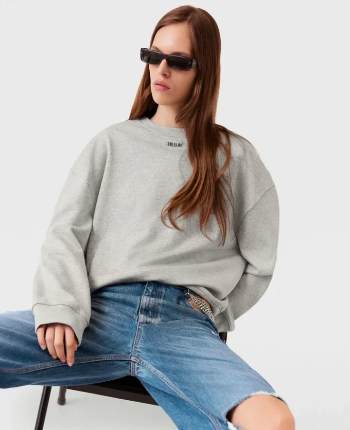 Sweatshirt med logotypsmycke Sweatshirt med logotypsmycke