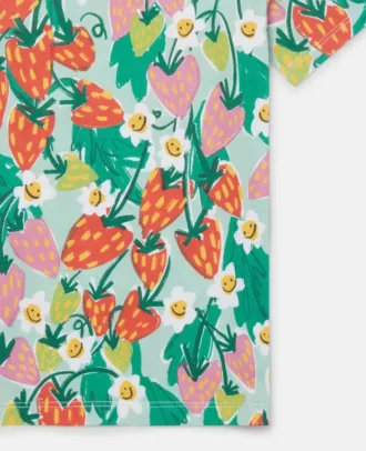 T-shirt med jordgubbsmönster