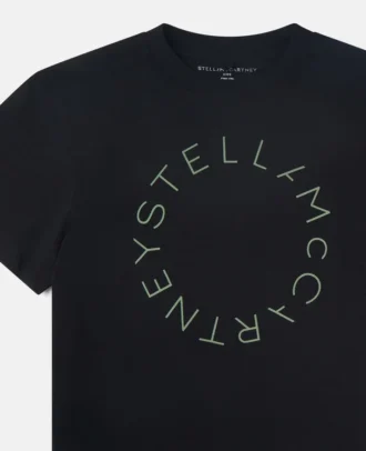 T-shirt med logotyp och grafiskt tryck