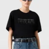 T-shirt med rund hals och broderad logotyp T-shirt med rund hals och broderad logotyp