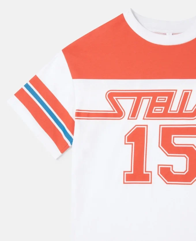 T-shirt med varsity-logotyp