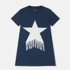 T-shirtklänning med fransade stjärnor T-shirtklänning med fransade stjärnor