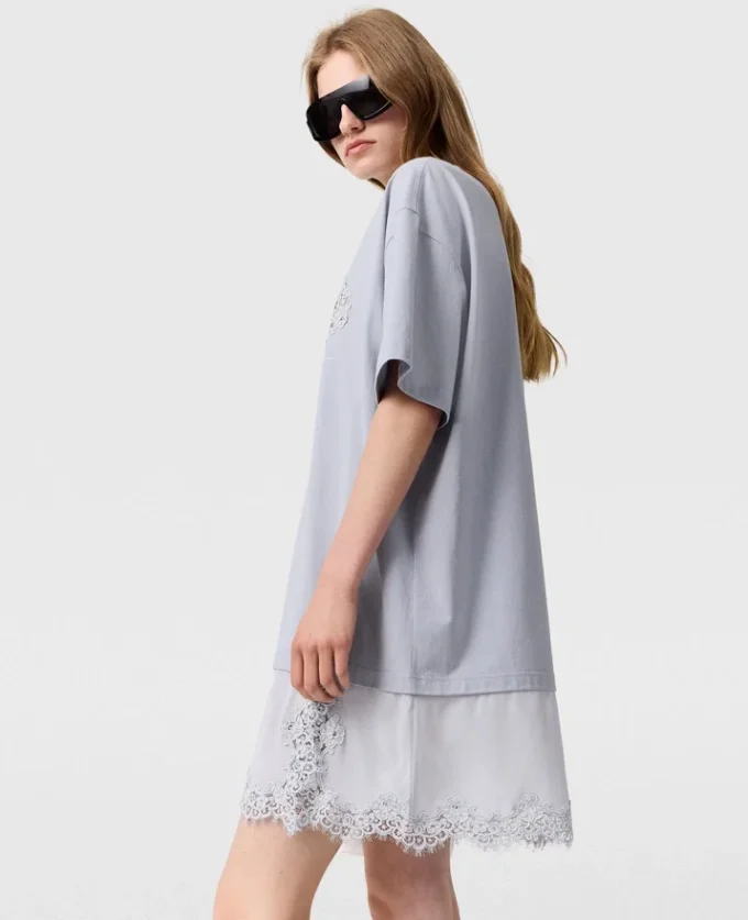 T-shirtklänning med spetsinsatser T-shirtklänning med spetsinsatser