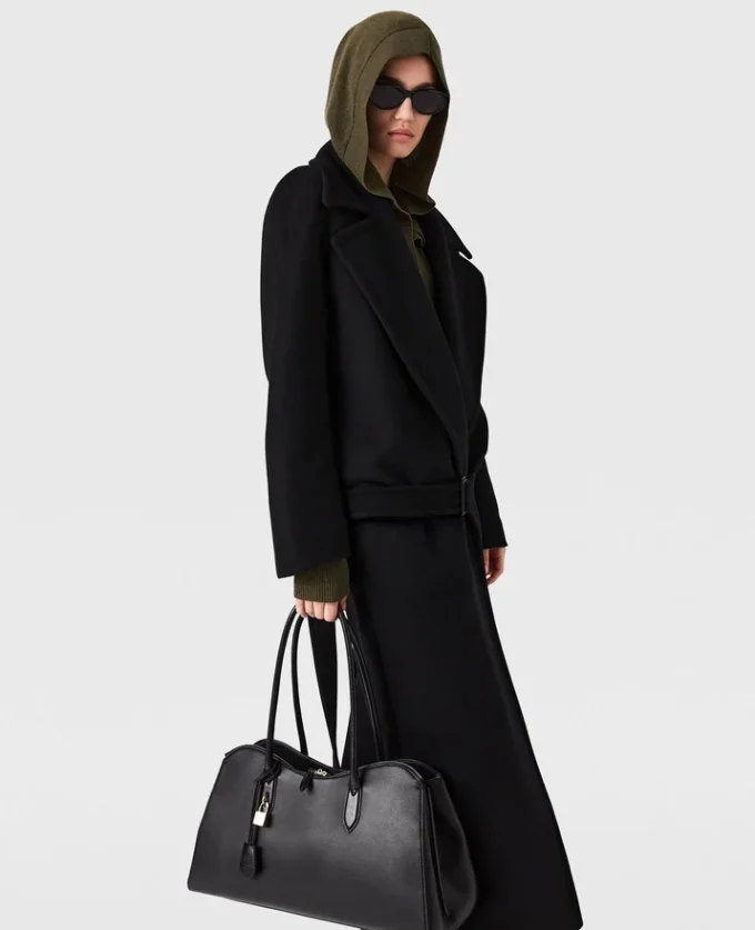 Trenchcoat med bälte och tonad spänne